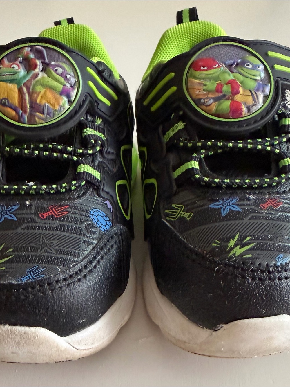 Kids Black & Neon Green Ninja Turtles Light-Up Sneakers Toddler 6 - Picture 3 of 9